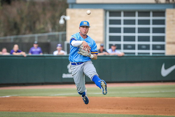 DZ9T0064